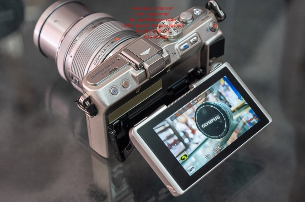 กล้อง Mirrorless OLYMPUS รุ่น E-PL5 LENS 14-42 MM. และ 40-150 MM ทีชาร์ท มีกระเป๋า สภาพใหม่