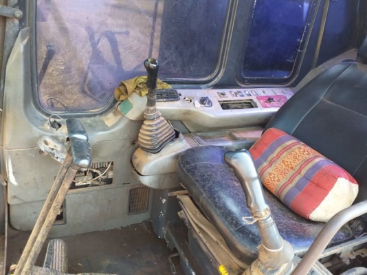 KOMATSU PC 200-6 KOMATSU PC 200-6