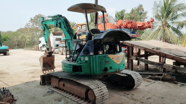 ขายรถขุดKomatsu PC45MR-1 เครื่องยนต์โคมัสสุ 4D84E-3E ขนาด 4 สูบ คอนโทรล(สั้น)น้ำมัน ปั๊มนิ้ว แทรคเหล็ก มีลายหัวเจาะ รถเดิมๆเก่านอก มีเอกสาร