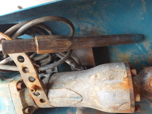 ขายเครื่องแย็กไฟฟ้า/เครื่องสกัดคอนกรีต ยี่ห้อ MAKITA รุ่น HM1306 (สินค้ามือสองของเดิมๆเก่าญี่่ปุ่น) ขายเครื่องแย็กไฟฟ้า/เครื่องสกัดคอนกรีต ยี่ห้อ MAKITA รุ่น HM1306 (สินค้ามือสองของเดิมๆเก่าญี่่ปุ่น)