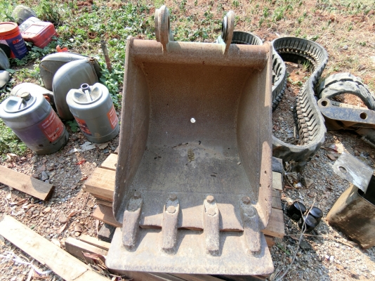 ????ขายบุ้งกี๋(เก่านอก) รูสลัก35มิล หน้ากว้าง50เซน ใส่รถขุดขนาดPc20-25-30-35      ????ราคา 8,000 บาท???? ☎️สนใจติดต่อ 096-3268553 (สถิตย์พันธ์) ????ID LINE 0963268553 ร้านรุ่งเจริญแทรกเตอร์ อำเภอพระพุทธบาท จังหวัดสระบุรี