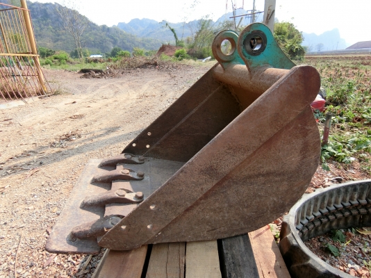 ????ขายบุ้งกี๋(เก่านอก) รูสลัก35มิล หน้ากว้าง50เซน ใส่รถขุดขนาดPc20-25-30-35 ????ราคา 8,000 บาท???? ☎️สนใจติดต่อ 096-3268553 (สถิตย์พันธ์) ????ID LINE 0963268553 ร้านรุ่งเจริญแทรกเตอร์ อำเภอพระพุทธบาท จังหวัดสระบุรี ????ขายบุ้งกี๋(เก่านอก) รูสลัก35มิล หน้ากว้าง50เซน ใส่รถขุดขนาดPc20-25-30-35 ????ราคา 8,000 บาท???? ☎️สนใจติดต่อ 096-3268553 (สถิตย์พันธ์) ????ID LINE 0963268553 ร้านรุ่งเจริญแทรกเตอร์ อำเภอพระพุทธบาท จังหวัดสระบุรี