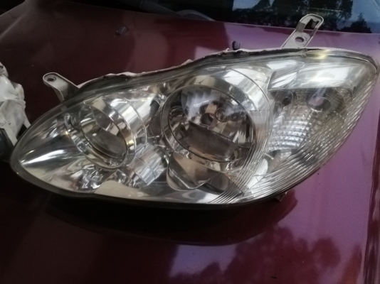 ไฟหน้า Altis หน้าหมู