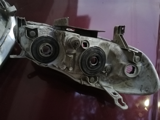 ไฟหน้า Altis หน้าหมู