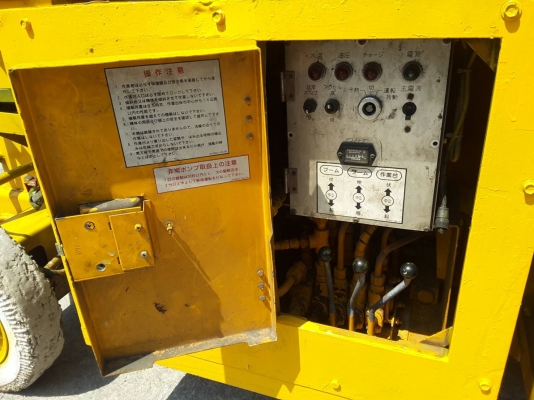 รถกระเช้า ยกสูง 6 เมตร รับน้ำหนักได้ 500 กิโล ใช้ได้ทั้ง 2 ระบบ น้ำมันและแบตเตอรี่ เครื่องยนต์ดีเซล 3 สูบ และแบตเตอรี่่ไฟ 24 w เก่านอกแท้ใช้งานได้จริงทุกระบบ พร้อมใช้งาน ราคา 150,000 บาท