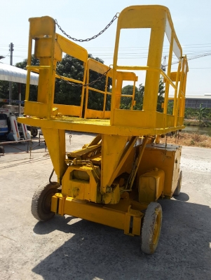 รถกระเช้า ยกสูง 6 เมตร รับน้ำหนักได้ 500 กิโล ใช้ได้ทั้ง 2 ระบบ น้ำมันและแบตเตอรี่ เครื่องยนต์ดีเซล 3 สูบ และแบตเตอรี่่ไฟ 24 w เก่านอกแท้ใช้งานได้จริงทุกระบบ พร้อมใช้งาน ราคา 150,000 บาท