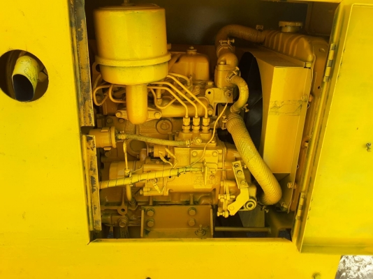 รถกระเช้า ยกสูง 6 เมตร รับน้ำหนักได้ 500 กิโล ใช้ได้ทั้ง 2 ระบบ น้ำมันและแบตเตอรี่ เครื่องยนต์ดีเซล 3 สูบ และแบตเตอรี่่ไฟ 24 w เก่านอกแท้ใช้งานได้จริงทุกระบบ พร้อมใช้งาน ราคา 150,000 บาท