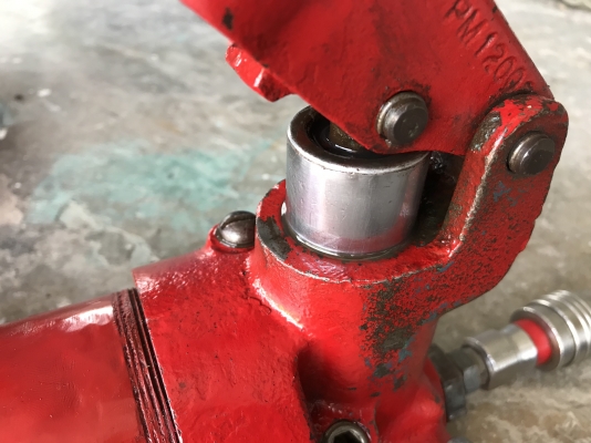 ขายปั๊มไฮโดรลิคมือโยก พร้อมสายและกระบอกไฮโดรลิคขนาด 60มิลลิเมตร ครบชุด สภาพสวย( มีน้ำมันซึมนิดหน่อย ) พร้อมใช้งาน