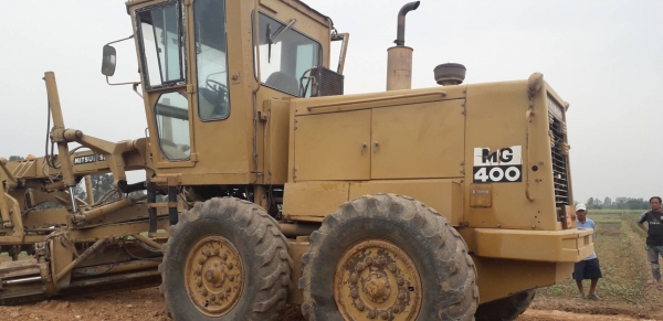 ขายรถเกรดมิตซูบิชิ6D22 สภาพพร้อมใช้งาน ขายรถเกรดมิตซูบิชิ6D22 สภาพพร้อมใช้งาน