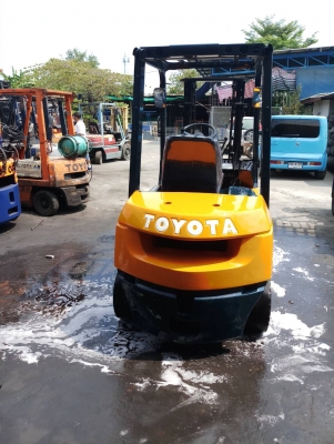 อาร์ ซี เอช โฟรคลิฟท์   ขาย โตโยต้า รุ่น 7 ดีเซล 2.5 ตัน