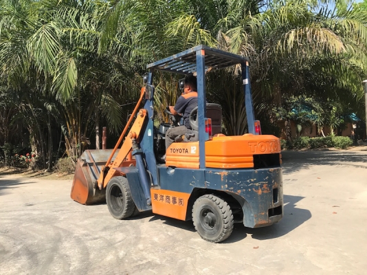 ขายรถตักTOYOTA SD12ดีเซลรุ่น5 ตักคิว เสา3เมตร สวยเดิมจากญี่ปุ่น ยังไม่เคยใช้ในไทย 235,000เท่านั้น!!