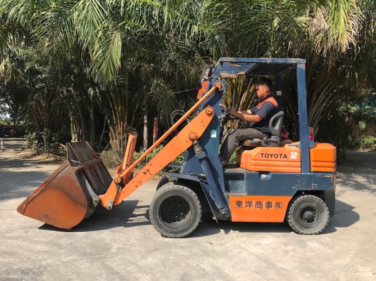 ขายรถตักTOYOTA SD12ดีเซลรุ่น5 ตักคิว เสา3เมตร สวยเดิมจากญี่ปุ่น ยังไม่เคยใช้ในไทย 235,000เท่านั้น!!