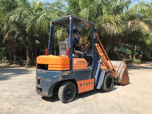 ขายรถตักTOYOTA SD12ดีเซลรุ่น5 ตักคิว เสา3เมตร สวยเดิมจากญี่ปุ่น ยังไม่เคยใช้ในไทย 235,000เท่านั้น!!