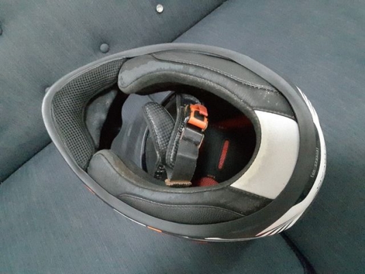 ขายหมวกLS2 Helmet เบอร์XL มีเเว่นกันเเดด แบรนประเทศสเปน สภาพดีเงาๆขายถูกมาก3700บาท. ขายหมวกLS2 Helmet เบอร์XL มีเเว่นกันเเดด แบรนประเทศสเปน สภาพดีเงาๆขายถูกมาก3700บาท.