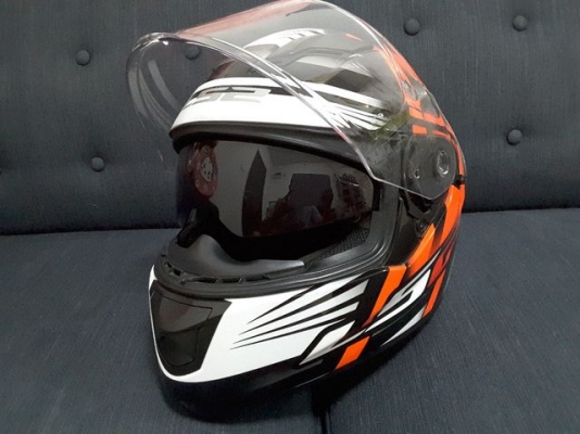 ขายหมวกLS2 Helmet เบอร์XL มีเเว่นกันเเดด แบรนประเทศสเปน สภาพดีเงาๆขายถูกมาก3700บาท. ขายหมวกLS2 Helmet เบอร์XL มีเเว่นกันเเดด แบรนประเทศสเปน สภาพดีเงาๆขายถูกมาก3700บาท.