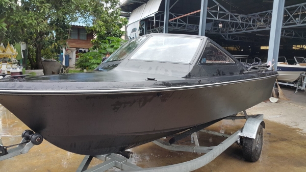 ขายเรือเร็วพร้อมเทรลเลอร์ครับติดต่อ0818590444
