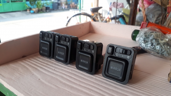 สวิทช์ปรับกระจกมองข้าง HONDA จากญี่ปุ่น สวิทช์ปรับกระจกมองข้าง HONDA จากญี่ปุ่น