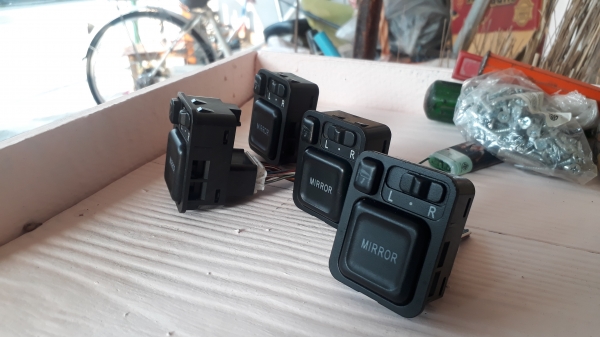 สวิทช์ปรับกระจกมองข้าง HONDA จากญี่ปุ่น สวิทช์ปรับกระจกมองข้าง HONDA จากญี่ปุ่น
