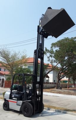 ขายฟอร์คลิฟท์ขนาด 2.5 ตันเสายกสูง 4.3 เมตรติดงาเท  0813535948