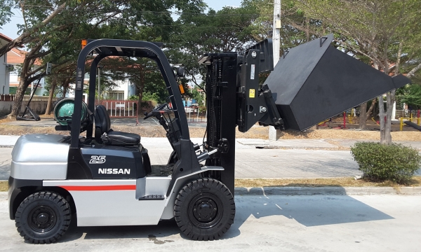 ขายฟอร์คลิฟท์ขนาด 2.5 ตันเสายกสูง 4.3 เมตรติดงาเท  0813535948