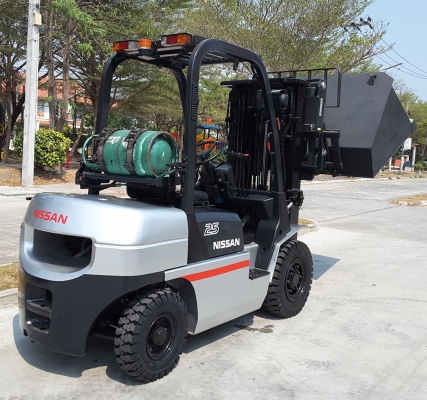 ขายฟอร์คลิฟท์ขนาด 2.5 ตันเสายกสูง 4.3 เมตรติดงาเท  0813535948