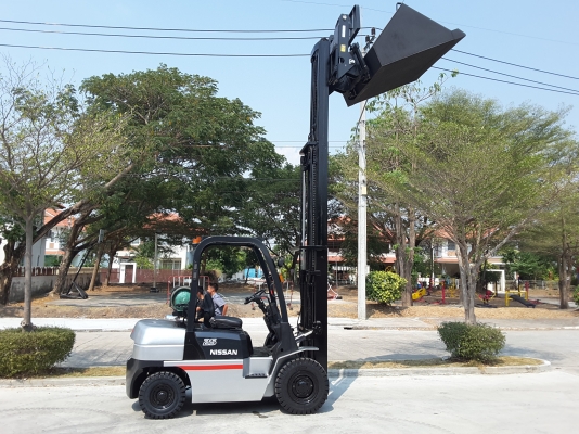 ขายฟอร์คลิฟท์ขนาด 2.5 ตันเสายกสูง 4.3 เมตรติดงาเท  0813535948