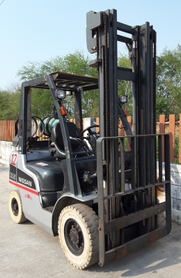 ขายฟอร์คลิฟท์ขนาด 2.5 ตันเสายกสูง 4 เมตร สนใจ 0813535948