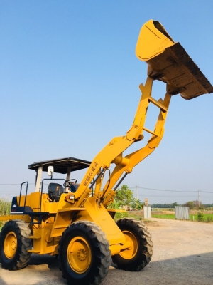 รถตัก KOMATSU WA100-1