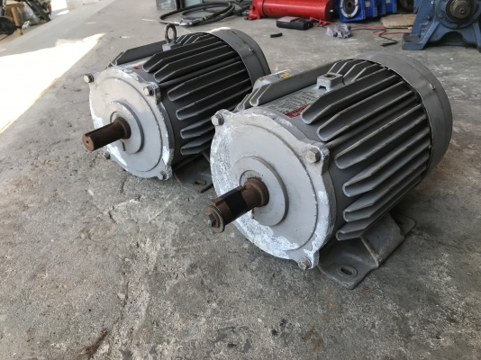ขายมอเตอร์ไฟฟ้า Mitsubishi 3HP. 380V 6Pole 940rpm. รอบช้า ตัวใหญ่ แรงบิดเยอะ หายากครับ สภาพสวยเดิมๆ หมุนนิ่ม พร้อมใช้งาน มี 2ตัวราคาตัวละ 3,200 บาท