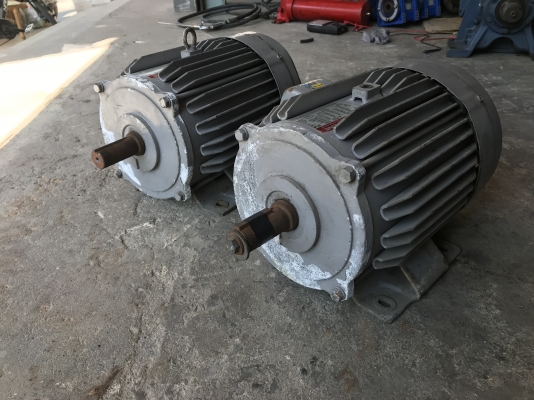 ขายมอเตอร์ไฟฟ้า Mitsubishi 3HP. 380V 6Pole 940rpm. รอบช้า ตัวใหญ่ แรงบิดเยอะ หายากครับ สภาพสวยเดิมๆ หมุนนิ่ม พร้อมใช้งาน มี 2ตัวราคาตัวละ 3,200 บาท