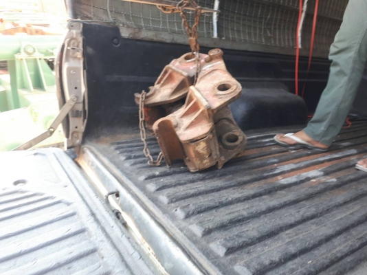 แจ้งลูกค้า ลำพูนครับ tractor-backhoe จัดส่ง เอล๊อค ขึ้นรถขนส่งให้แล้วนะครับ คาดว่า 2 วัน น่าจะถึงครับ ขอบคุณมากครับ