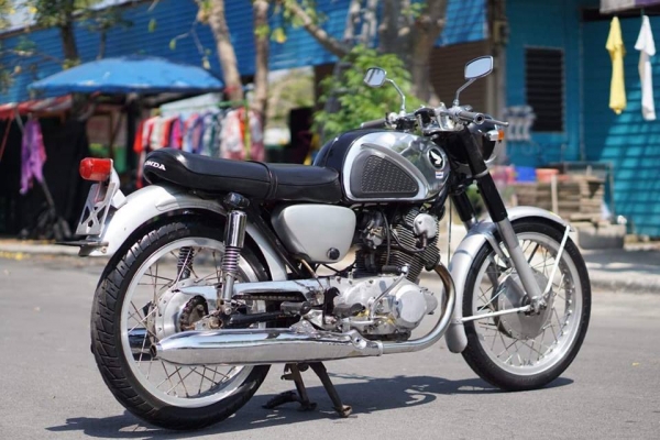 ร้าน วุฒิ นนบุรี ขาย HONDA CB77 สุดหลอในตำนาน ที่มีอยู่จริง