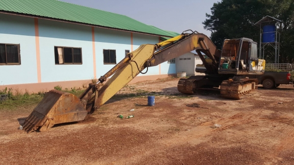 ขาย แบคโฮ KOBELCO SK200-3 เอกสารใบซื้อขาย เครื่องเดิม ปั้ม K3V ช่วงล่างต้องเก็บงาน รถใช้งานได้ครับ