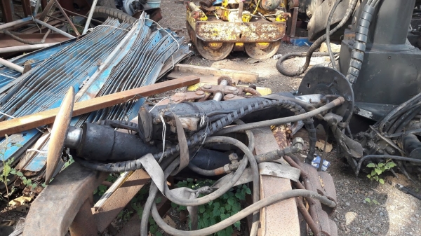 ขายเครนพับ HIAB190   8 ตัน +บุ้งกี้ นำเข้า 390000 บาท โทร084-5424150 line id : rapinzat