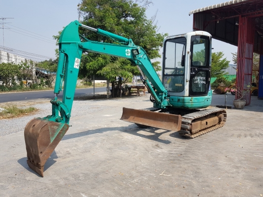 รถขุดโคมัสสุPC35MR1ตู้เก๋ง