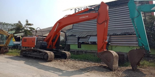 ขายจ้า..HITASHI ZX200-1 เก่าในสภาพดี พร้อมใช้ เอกสารเล่มทะเบียน โทร 089-3818694 จ๊อย
