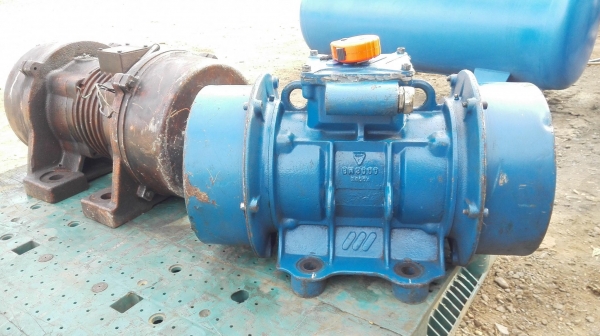 มอเตอร์สั่นเขย่างานยุโรปรุ่นงานหนัก เข้ามา 2 ตัว รอบ 1500 RPM ไฟ 380V พร้อมใช้งาน