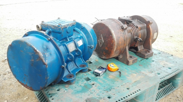 มอเตอร์สั่นเขย่างานยุโรปรุ่นงานหนัก เข้ามา 2 ตัว รอบ 1500 RPM ไฟ 380V พร้อมใช้งาน มอเตอร์สั่นเขย่างานยุโรปรุ่นงานหนัก เข้ามา 2 ตัว รอบ 1500 RPM ไฟ 380V พร้อมใช้งาน