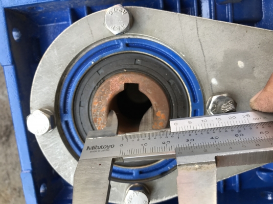 ( เหลือ 1ตัวครับ )ขายมอเตอร์เกียร์เพลาสวม Siemens 1HP. 380V หัวเกียร์ Paladrive อัตราทด 1:10 เพลาออกประมาณ 140รอบต่อนาที สภาพสวยมาก หมุนนิ่ม พร้อมใช้งาน มี 2ตัว ราคาตัวละ 4,000 บาท ( เหลือ 1ตัวครับ )ขายมอเตอร์เกียร์เพลาสวม Siemens 1HP. 380V หัวเกียร์ Paladrive อัตราทด 1:10 เพลาออกประมาณ 140รอบต่อนาที สภาพสวยมาก หมุนนิ่ม พร้อมใช้งาน มี 2ตัว ราคาตัวละ 4,000 บาท