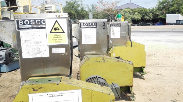 เครื่องบดเม็ดพลาสติก(CRUSHER)ขนาด 2 HP 380V ปลดจากไลน์ผลิตสภาพสวยไม่มีช้ำมีดคมพร้อมใช้ เข้ามา 8 ตัว
