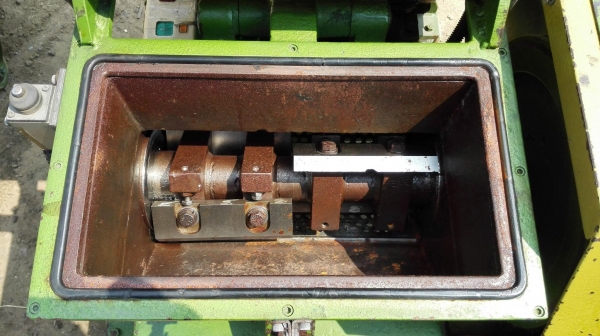 เครื่องบดเม็ดพลาสติก(CRUSHER)ขนาด 2 HP 380V ปลดจากไลน์ผลิตสภาพสวยไม่มีช้ำมีดคมพร้อมใช้ เข้ามา 8 ตัว