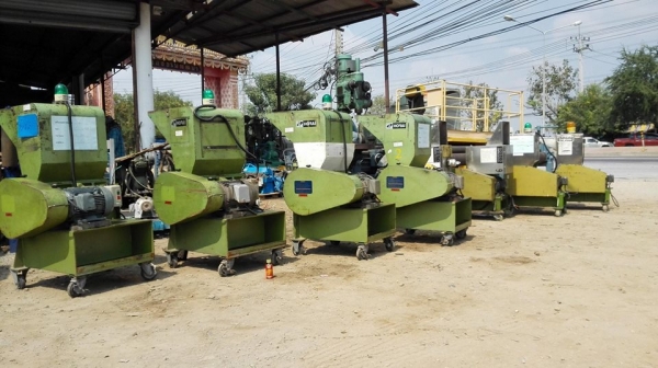 เครื่องบดเม็ดพลาสติก(CRUSHER)ขนาด 2 HP 380V ปลดจากไลน์ผลิตสภาพสวยไม่มีช้ำมีดคมพร้อมใช้ เข้ามา 8 ตัว