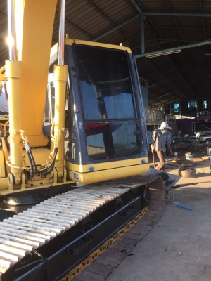 PC130-6 KOMATSU ราคา1,150,000บาท  แอร์เย็น ช่วงล่างใหม่ สนใจโทรหาที่เบอร์ 081-989-1989 หรั่งครับ
