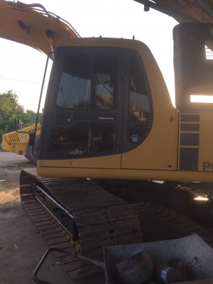 PC130-6 KOMATSU ราคา1,150,000บาท  แอร์เย็น ช่วงล่างใหม่ สนใจโทรหาที่เบอร์ 081-989-1989 หรั่งครับ