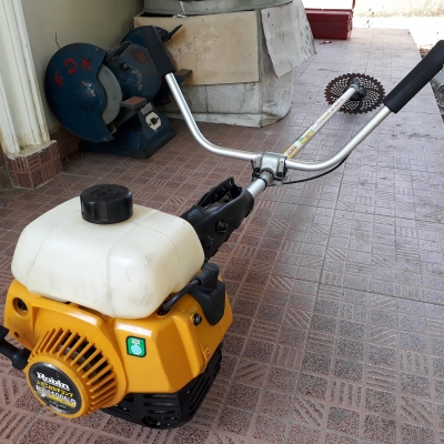 เครื่องตัดหญ้าสะพายRobin NB4100