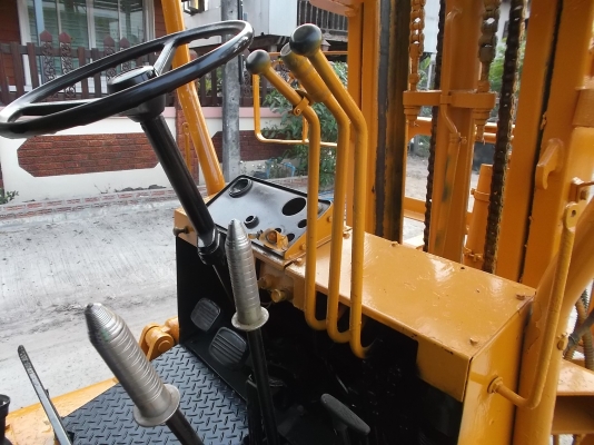 ขายรถยกKOMATSU FD 20-6 ซีเรียล 36547 เก่าใน งากระดกได้ เทได้