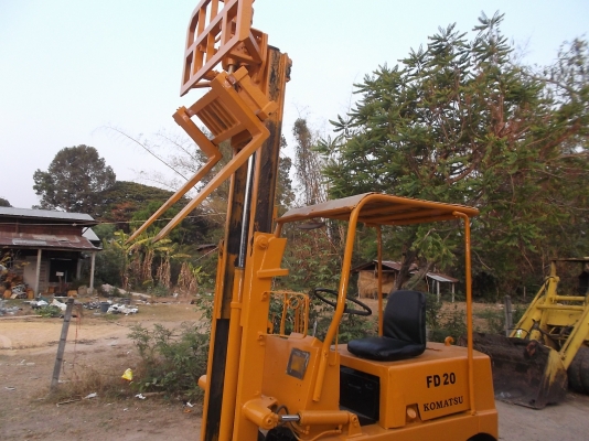 ขายรถยกKOMATSU FD 20-6 ซีเรียล 36547 เก่าใน งากระดกได้ เทได้