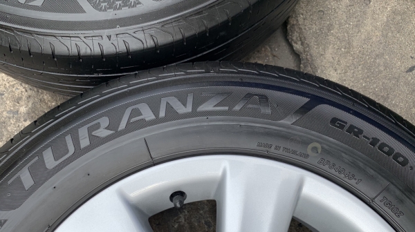 ล้อแม็ก Toyota Altis ขอบ 15 พร้อมยาง 195-65-15 Bridgestone ปี 17 แม็กสวย ดอกยางหนา