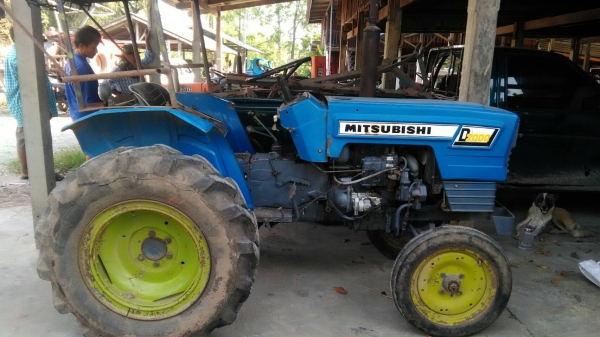 รถไถนามิตซู20แรงสภาพสวยสนใจติดต่อมาคับ รถไถนามิตซู20แรงสภาพสวยสนใจติดต่อมาคับ