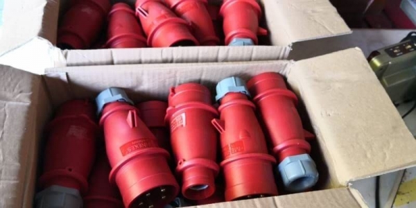 ตัวละ 120 บ.ส่งถึงบ้านฟรี โทร 083-2000058 LINE ID: line832923 power plug ตัวผู้ กันน้ำ กันฝุ่น ชนิด 
